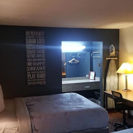 Hotel 2 Queen Beds Hotel Room 237 Booking Stillwater Bagian luar foto