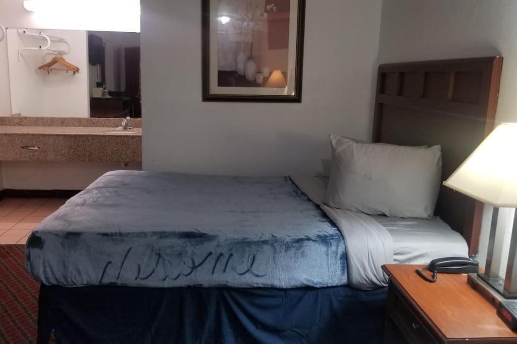 Hotel 2 Queen Beds Hotel Room 237 Booking Stillwater Bagian luar foto