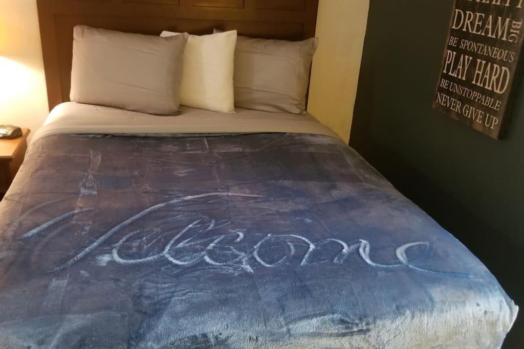 Hotel 2 Queen Beds Hotel Room 237 Booking Stillwater Bagian luar foto
